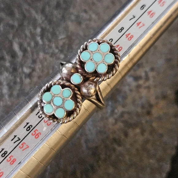 Vintage Zuni Dishta Flower Ring - Picture 2 of 3